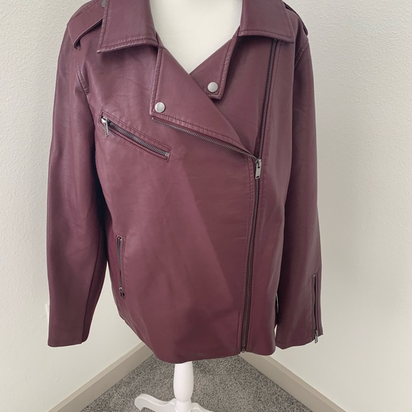 PLUS SIZE LANE BRYANT FAUX LEATHER BURGANDY MOTO JACKET. GREAT COLOR FOR FALL! - Picture 3 of 11